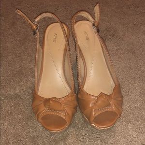 Apt 9 heeled sandals